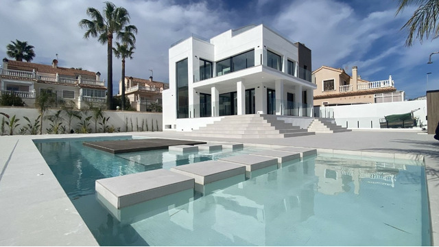 Exclusiva y confortable Villa de estilo moderno con piscina en Orihuela - 10