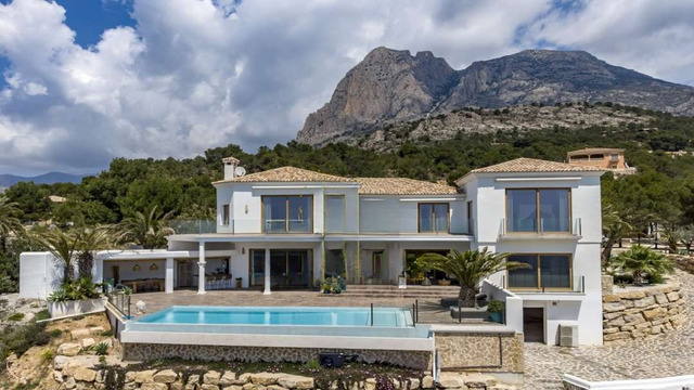 Exquisita villa con fantásticas vistas al mar en Sierra Cortina - 19